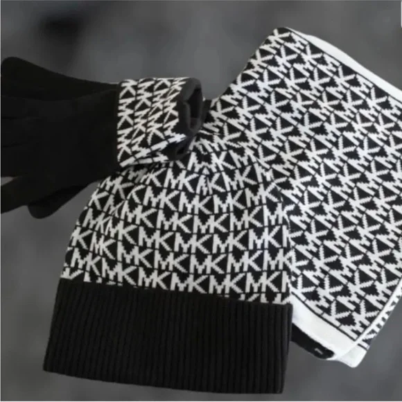 NWT Michael Kors 3 PCs Set Scraf, Hat, and Gloves - Picture 1 of 8